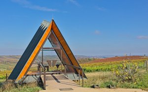 Kapelle in den Zornheimer Weinbergen im Herbst Kapelle in den Zornheimer Weinbergen im Herbst
