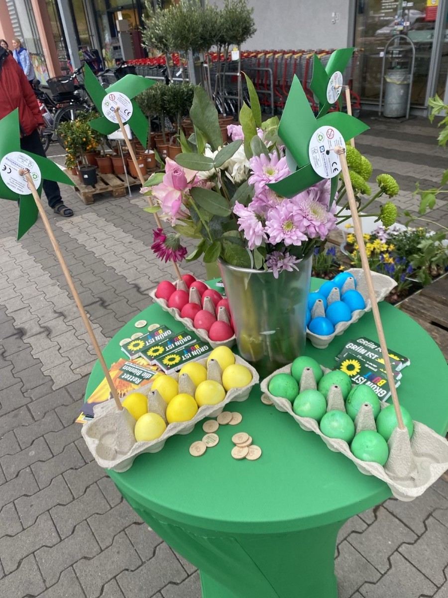 Ostereier-Stand vor REWE Nierstein an Ostersamstag, 19.04.2025 Ostereier-Stand vor REWE Nierstein an Ostersamstag, 19.04.2025